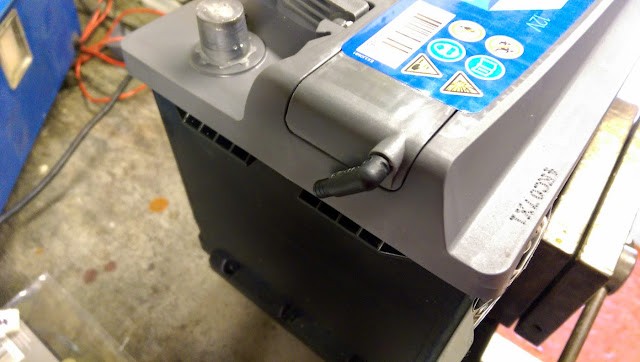 BMW E46 battery vent tube 90° elbow