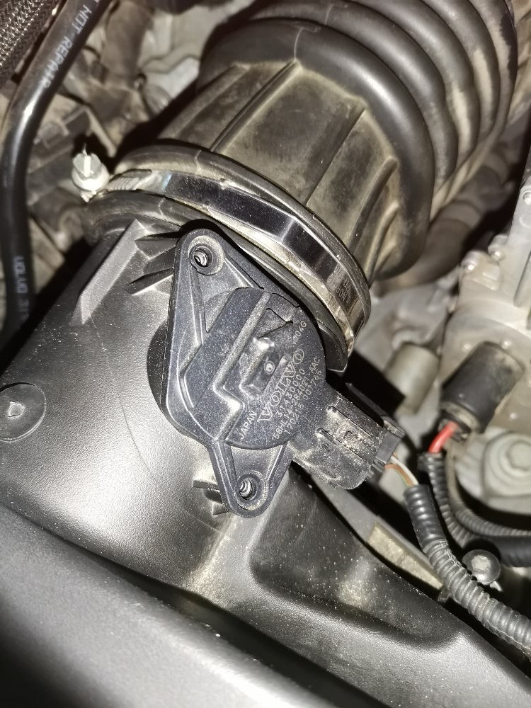 Volvo Air Filter and MAF Sensor