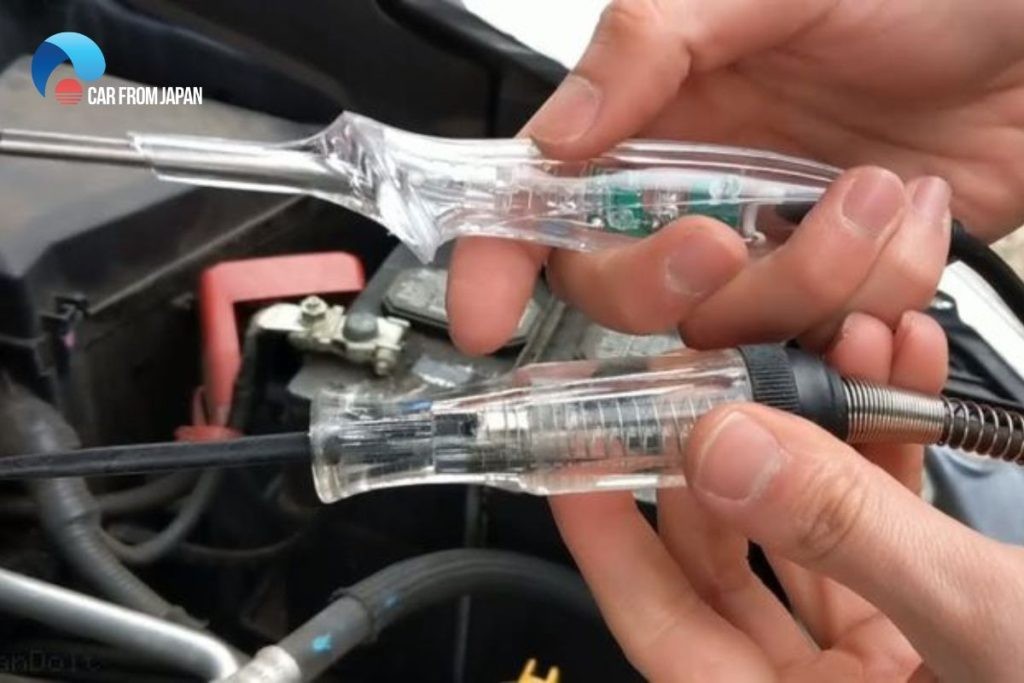 Testing a car fuse with a test light
